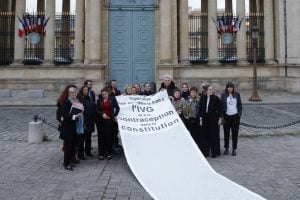 Deputados aprovam a inclusão do direito ao aborto na Constituição da França