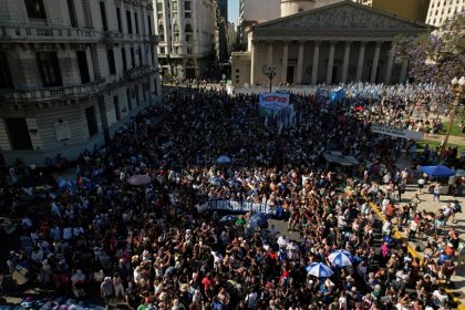 Milhares de argentinos se despedem da Mãe da Praça de Maio, Hebe de Bonafini