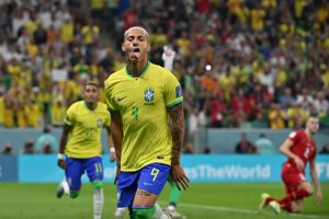 Richarlison decide e Brasil inicia a Copa com vitória sobre a Sérvia