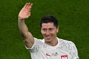 Lewandowski desencanta e Polônia espanta zebra saudita no Grupo C