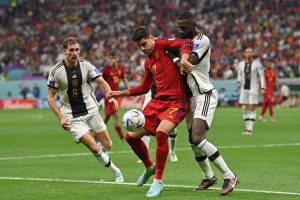 Alemanha arranca empate contra a Espanha e segue viva na Copa