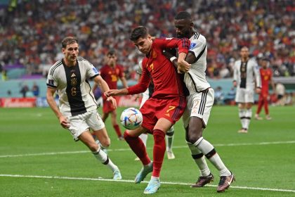 Alemanha arranca empate contra a Espanha e segue viva na Copa