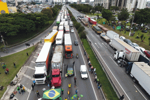 Empresários que financiam atos golpistas doaram R$ 1,3 milhão a Bolsonaro, revela site