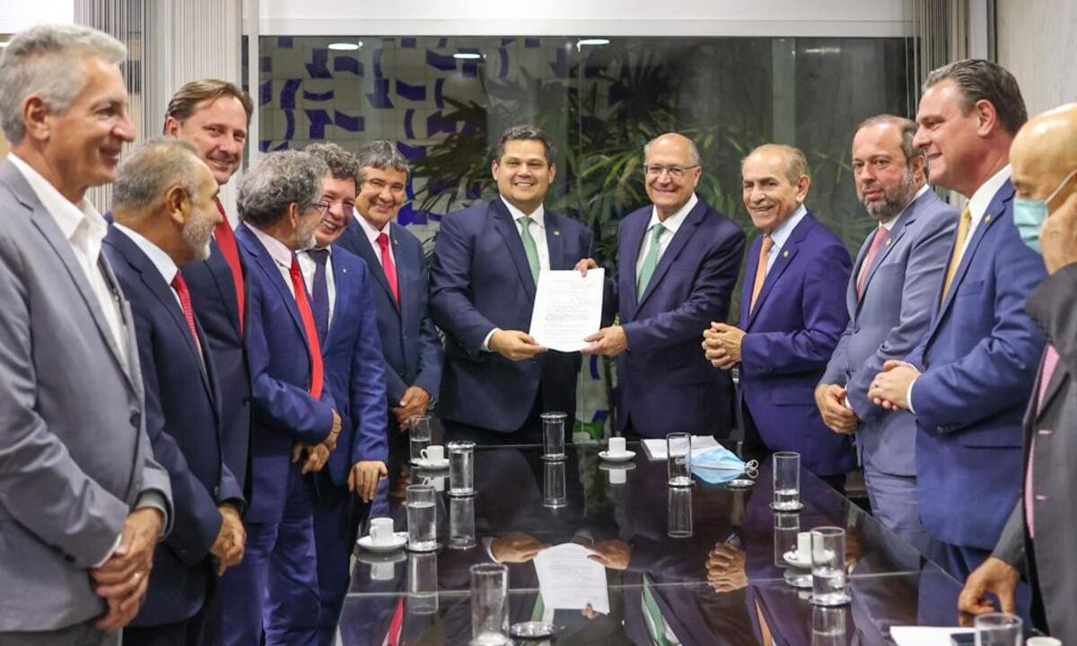 PEC da Transi&ccedil;&atilde;o j&aacute; tem 24 assinaturas das 27 necess&aacute;rias