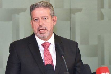 Atos ‘radicais’ do governo não contarão com o apoio da Câmara, diz Lira