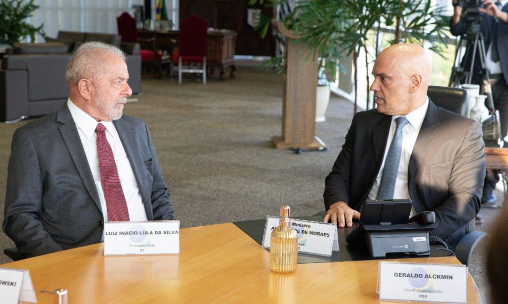 'Venceu a democracia', diz Moraes sobre eleições após encontro com Lula