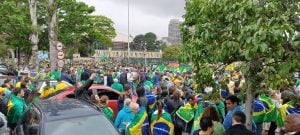 Bolsonaristas protestam em frente ao Exército e pedem intervenção militar em São Paulo