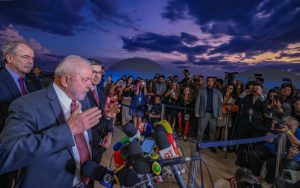Lula minimiza golpismo de Bolsonaro e indica que não dificultará a reeleição de Lira