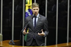 Van Hattem, do Novo, anuncia candidatura à presidência da Câmara ao lado de Deltan