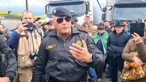 Comandante da PM do Paraná admite estar prevaricando e não desbloqueia rodovia