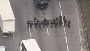 Tropa de Choque da PM de São Paulo chega para desobstruir rodovias bloqueadas por bolsonaristas