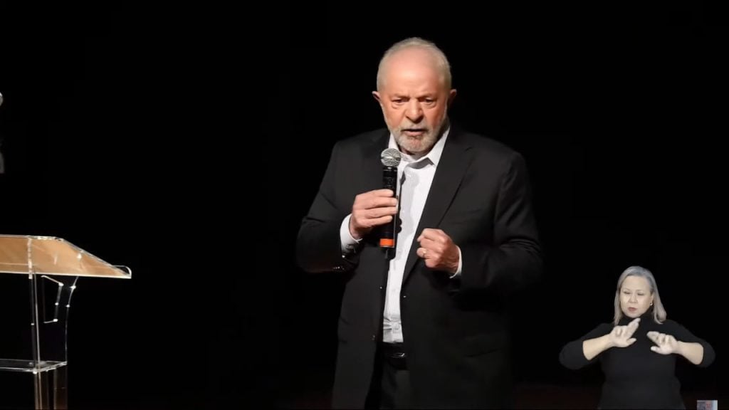 ‘Não sei se o presidente está doente, mas ele tem a obrigação de pedir desculpas’, diz Lula a Bolsonaro