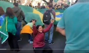 VÍDEO: Bolsonaristas comemoram falsa prisão de Alexandre de Moraes em Porto Alegre