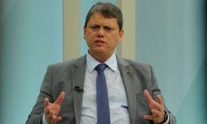 Tarcísio de Freitas inicia 'estudo' para privatizar a Sabesp