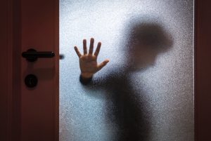 Em MG, menino de 9 anos filma a si mesmo sendo estuprado para ‘provar’ crime