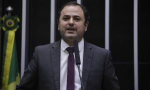 CCJ adia análise de recurso contra Glauber Braga após pressão da base governista