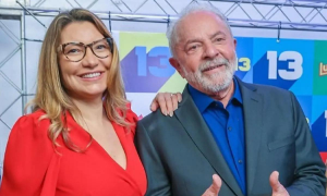 Lula condecora Janja ao mais alto grau da Ordem de Rio Branco
