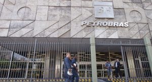 Parcela da população que defende privatização da Petrobras recua, diz PoderData