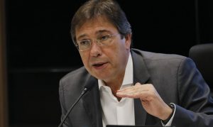 Presidente da Eletrobras defende aumento salarial de até 3.000% no alto escalão da empresa