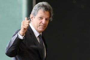 Frente ampla funcionou e extrema-direita se restringiu a 130 votos, diz Haddad após vitória da PEC