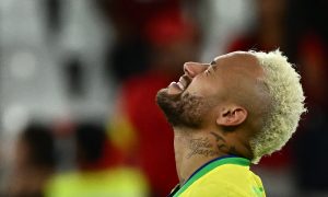 Pelé pede a Neymar que continue na seleção brasileira