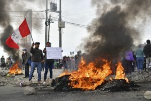 Protestos deixam 5 mortos no Peru, apesar do anúncio de eleições antecipadas