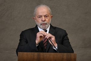 'Boa tarde, presidente Lula': gritos na diplomação lembram protestos contra a prisão em Curitiba