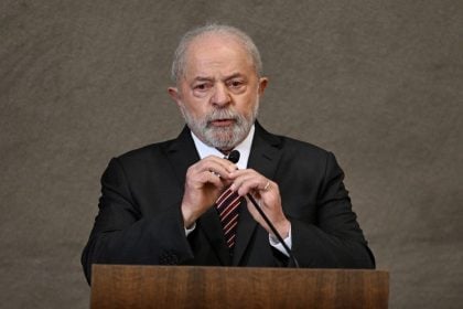 ‘Boa tarde, presidente Lula’: gritos na diplomação lembram protestos contra a prisão em Curitiba