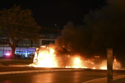 Depredação provocada por bolsonaristas é vandalismo de uma minoria raivosa, diz presidente do Congresso