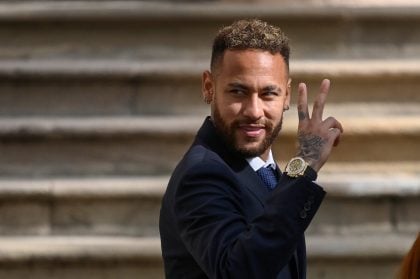 O futebol entre ídolos e celebridades