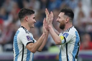 Com brilho de Messi e Álvarez, Argentina chega à final da Copa