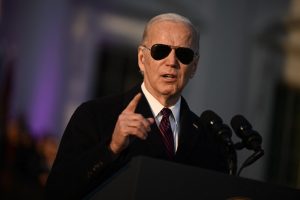 Biden inclui imposto sobre bilionários e empresas em proposta de Orçamento