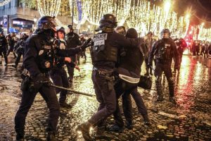 França anuncia 227 detenções por incidentes após a final da Copa do Mundo