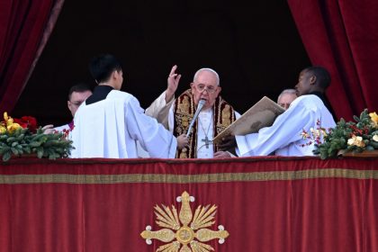 Papa condena “guerra sem sentido” na Ucrânia e faz apelo para “silenciar as armas”