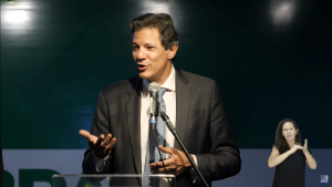 Haddad pede a Guedes mais tempo para decidir sobre corte de impostos sobre os combustíveis