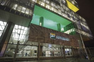 Petroleiros anunciam paralisação e avaliam greve contra venda de ativos da Petrobras