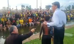 Bolsonaro se reúne com apoiadores após a diplomação de Lula e fica em silêncio