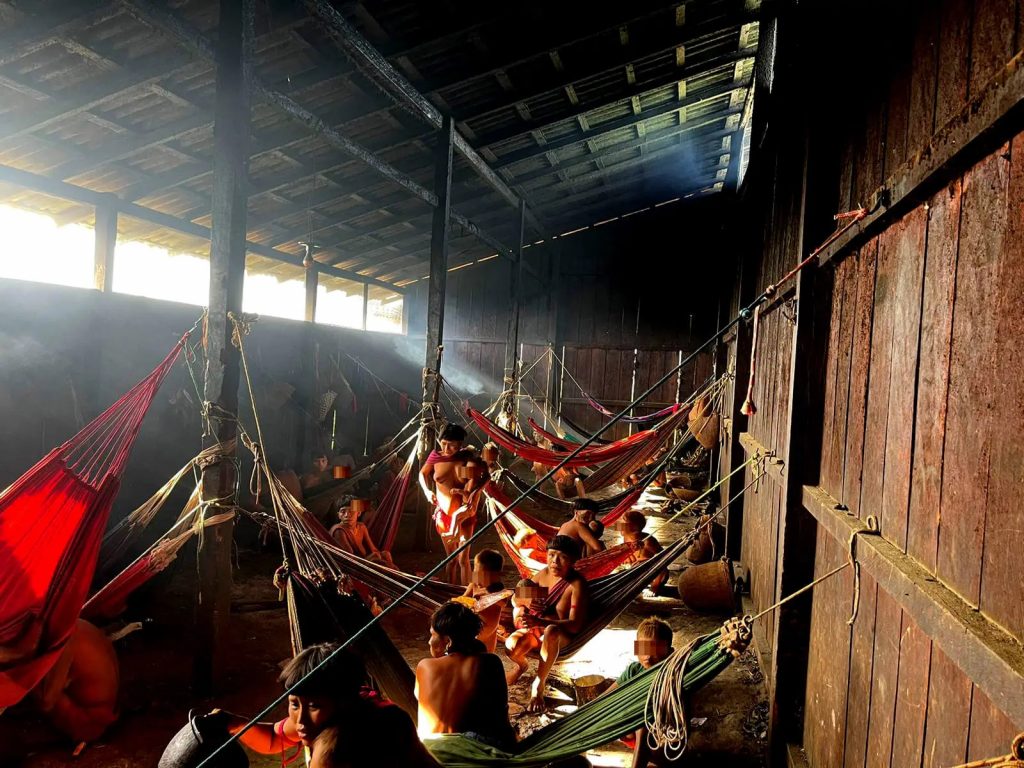 Crianças Yanomami morrem quase 10 vezes mais por causas evitáveis do que média nacional