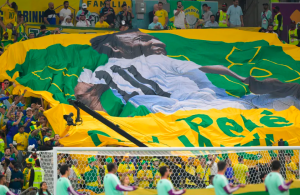 Pelé é homenageado nas arquibancadas da Copa do Mundo do Catar