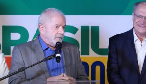 Forças Armadas têm de defender o povo e a soberania, não fazer política, diz Lula