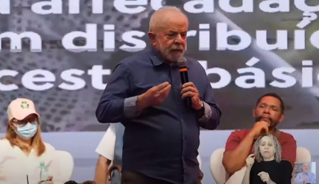 ‘A gente não cuida do pobre se ficar olhando a política fiscal do governo’, diz Lula a catadores em São Paulo