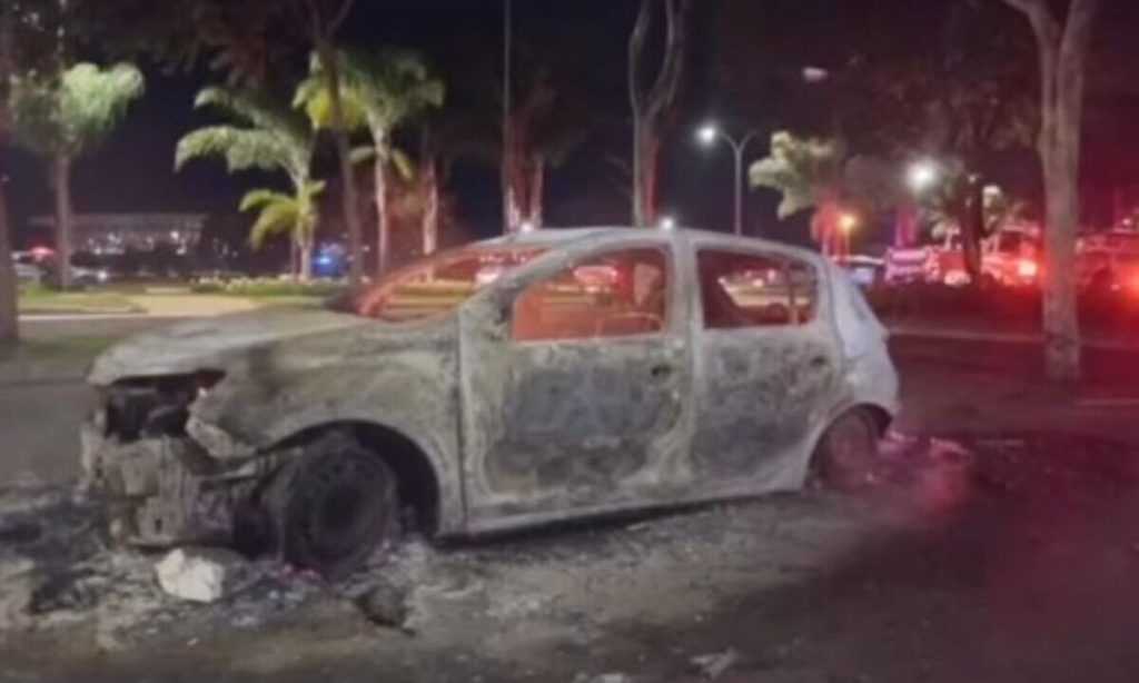 Maquiadora faz vaquinha após ter o carro incendiado durante ação de bolsonaristas no DF