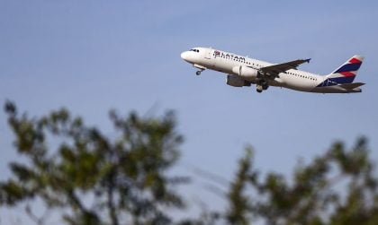 Justiça do Trabalho restringe greve a 10% de pilotos e comissários