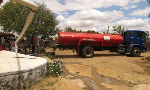 Corte de verbas paralisa distribuição de água potável no Nordeste, diz site