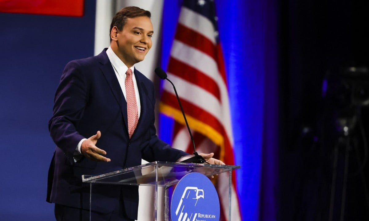 Trump manda soltar George Santos, ex-deputado dos EUA filho de brasileiros
