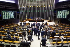 Cinco partidos se unem e criam bloco com 142 deputados, o maior da Câmara