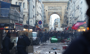 Suspeito de ataque a tiros em Paris tem 69 anos e já havia agredido migrantes