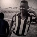 Empresa do pai de Neymar anuncia a compra da marca Pelé