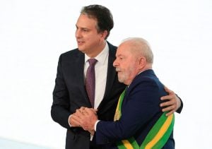 Lula sanciona lei que cria incentivos financeiros a estudantes do ensino médio
