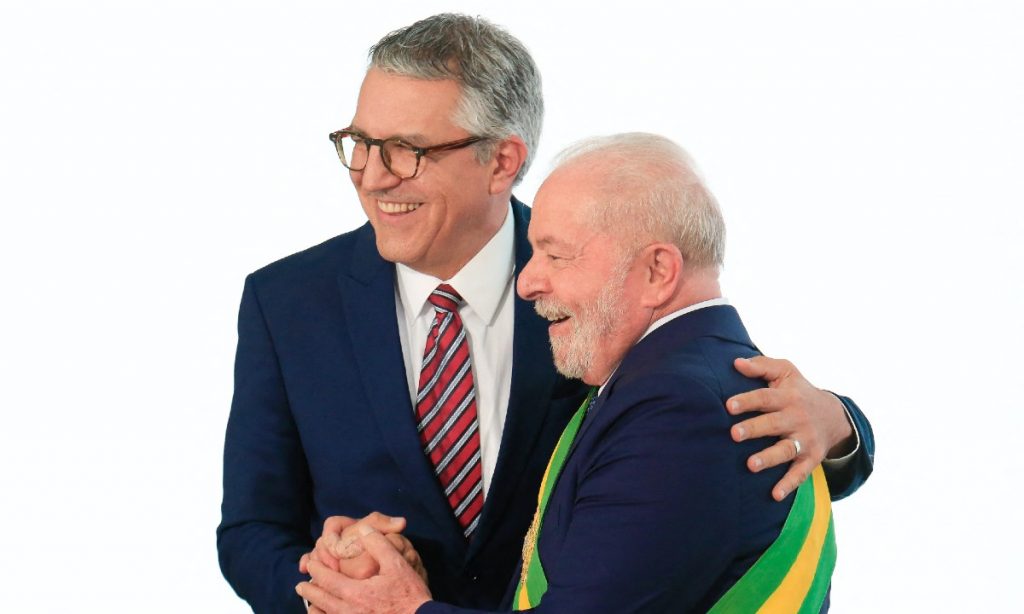 Líderes e Padilha tentam encontrar estratégia para engrossar base de Lula no Congresso